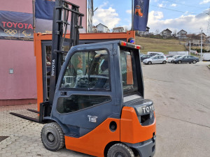 Viljuškar TOYOTA Viličar - 1.5 tone - DIZEL - rabljeno