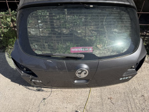 ZADNJA HAUBA OPEL ASTRA