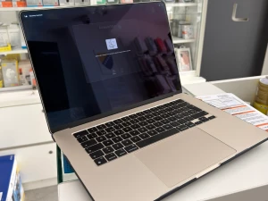 Macbook Air 15 M4 16/256GB **Polovan**