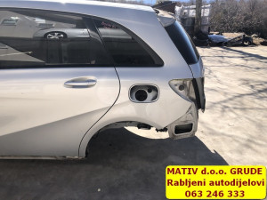 Zadnji bok STRANICA LIJEVI Mercedes B klasa w246 2013
