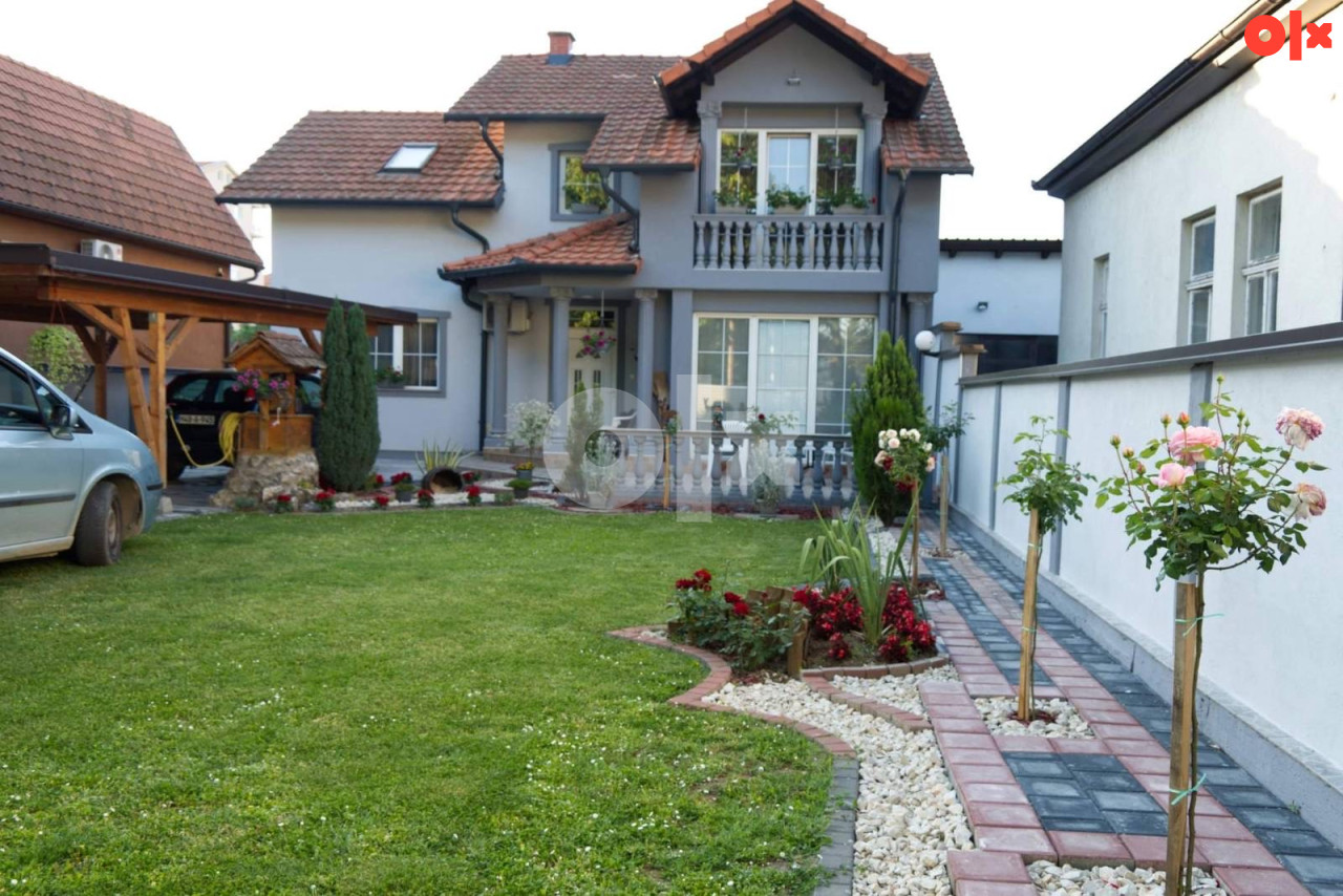Kuca u centru Bijeljine 730 m2 placa