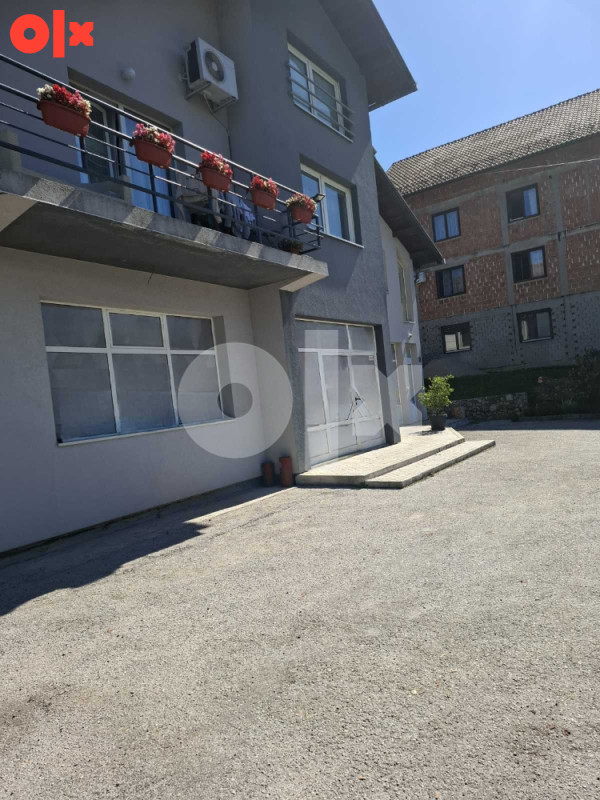 Poslovni prostor Istočno Sarajevo 150m2 3.5 visina