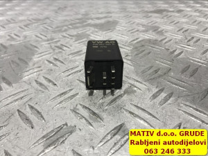 Relej GRIJAČA Audi Q5 8R 2,0 TDI 2014 038907281B