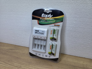 Punjač za baterije /4 AA punjive baterije 6500mAh