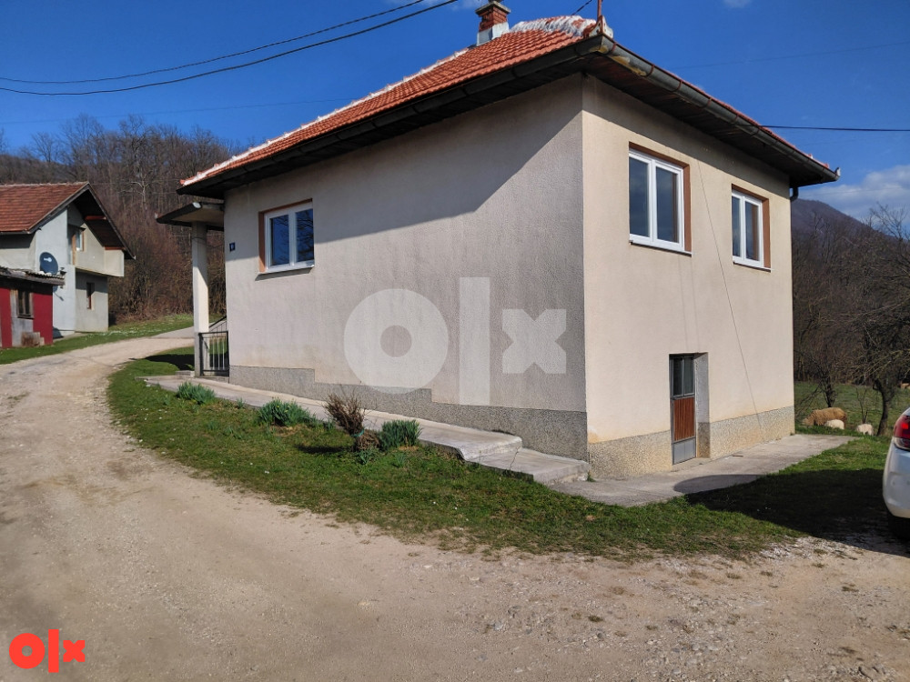 Kuća vikendica sa 2,5 dunuma zemlje Istočno Sarajevo
