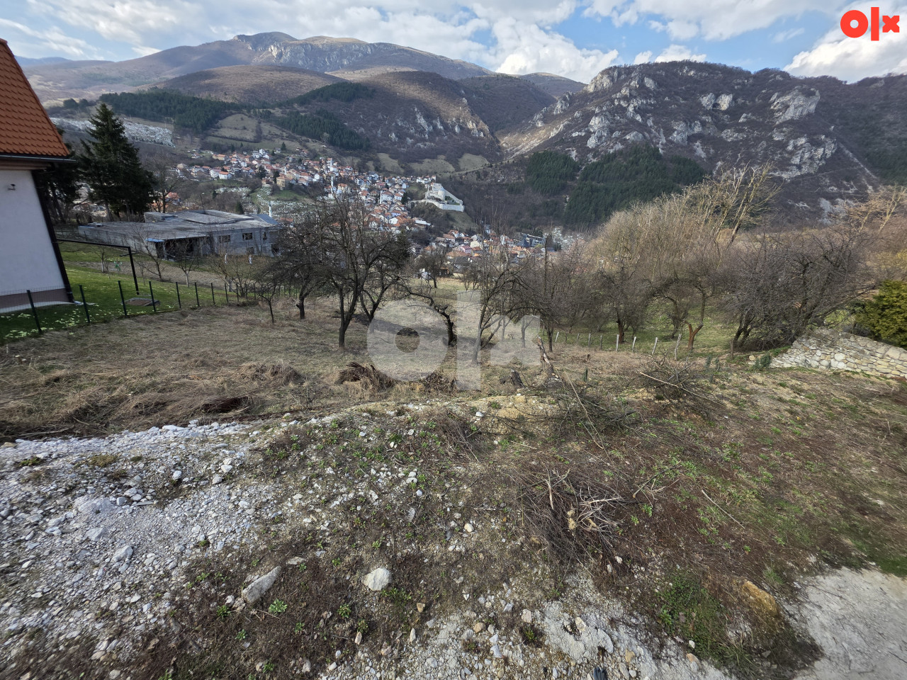 Zemljište Travnik 1360 + udio puta 465m2 2