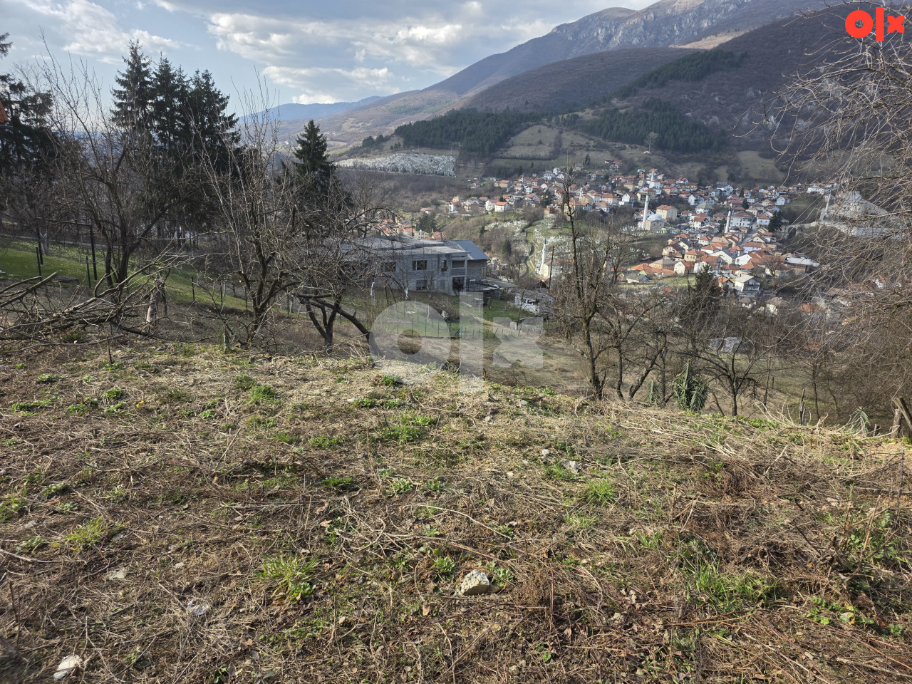 Zemljište Travnik 1360 + udio puta 465m2