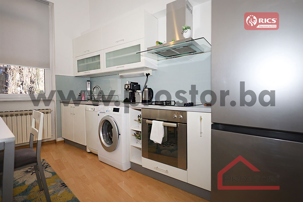 PROSTOR izdaje: Trosoban stan, Marijin Dvor 8