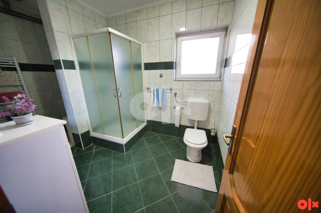 Kuća u centru Sanski Most 270m2 20