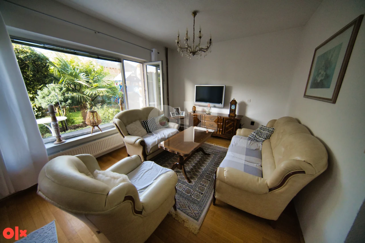 Kuća u centru Sanski Most 270m2 21