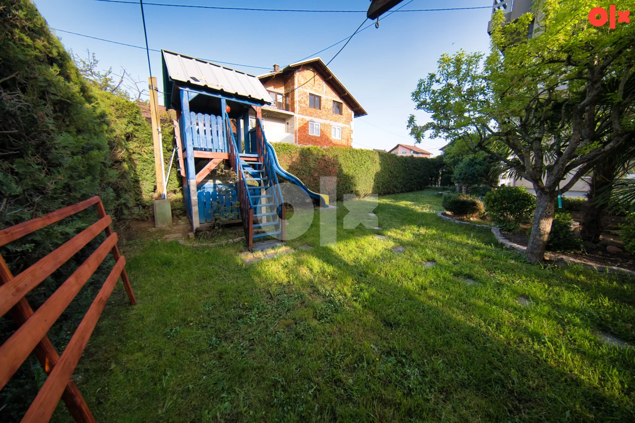 Kuća u centru Sanski Most 270m2 24