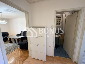 Trosoban stan u strogom centru grada photo 3