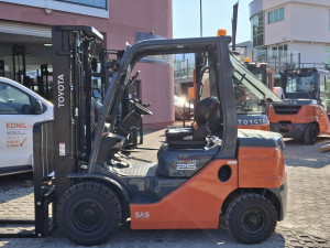 Viljuškar NOVI TOYOTA 2,5t DIESEL - na stanju// AKCIJA