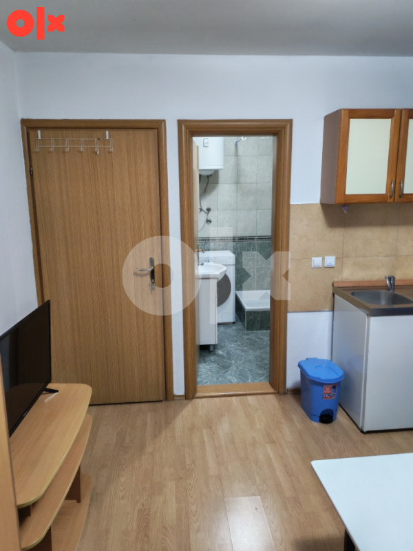 Garsonjera sa uključenim režijama kod Apeiron fakulteta Banjaluka 2