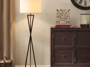 Podna lampa Elegant Linea