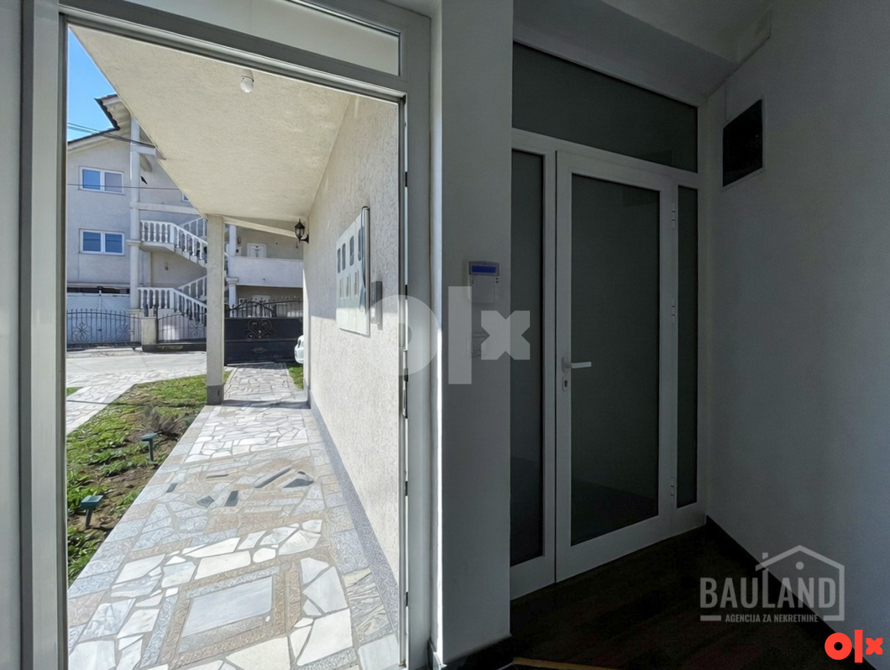 BAULAND/ Kuća novije gradnje sa 4 odvojena stana/ Osjek 24