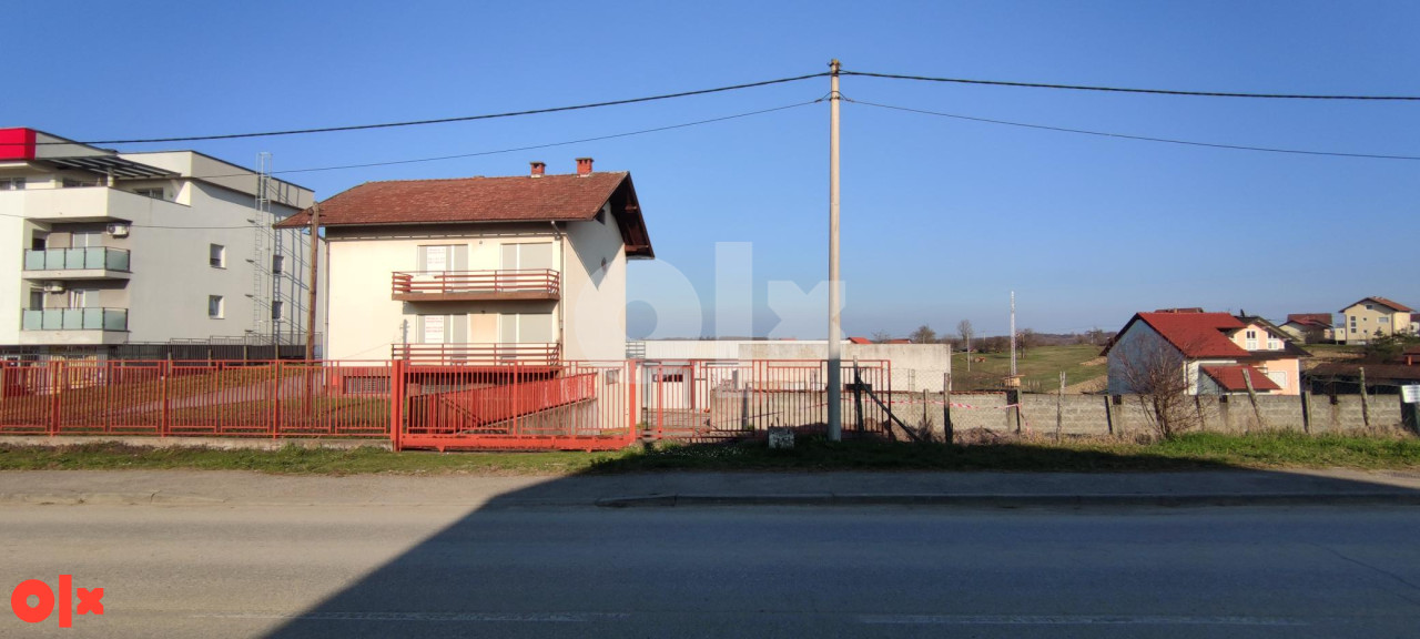 Kuća sa okućnicom i poslovnim objektima Derventa