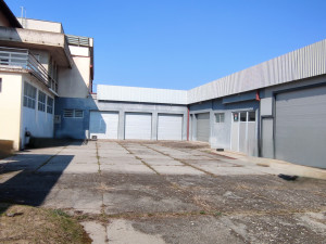 Kuća sa okućnicom i poslovnim objektima Derventa photo 3
