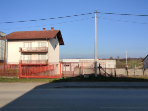 Kuća sa okućnicom i poslovnim objektima Derventa