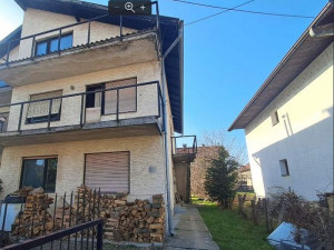 Kuća Banjaluka prva zona dva trosobna stana
