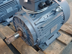 ELEKTRO MOTOR 7.5kW 965obrt.