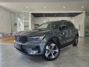Volvo XC40 B3 PLUS DARK Petrol AT DEMO VOZILO