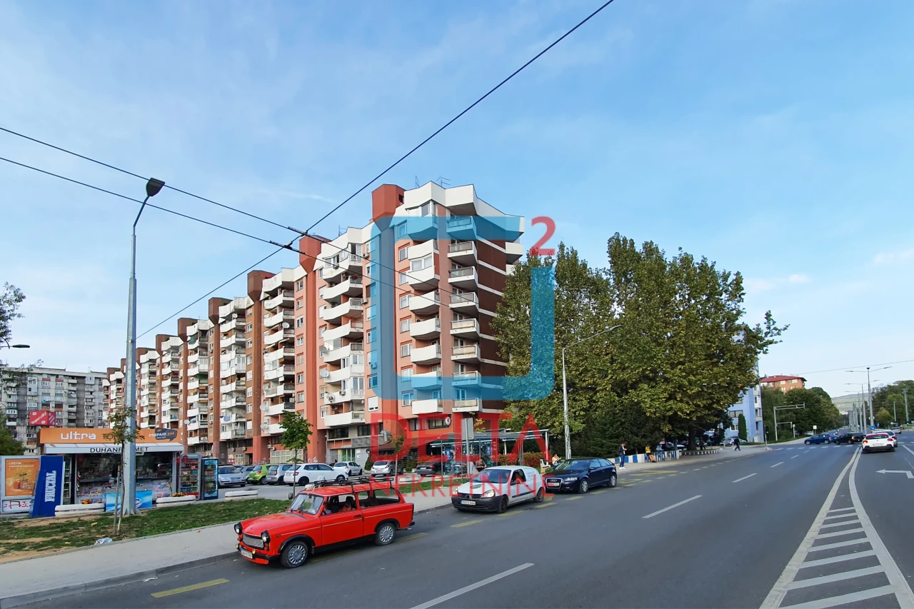 Adaptiran četverosoban stan / dva balkona / Loris / Grbavica