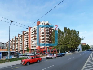 Adaptiran četverosoban stan / dva balkona / Loris / Grbavica