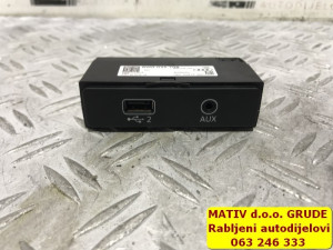 USB AUX port priključak Audi A4 B9 8W 1,4 TFSI 2018 8W0035708