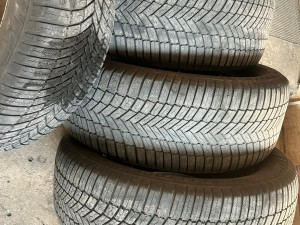 ZIMSKE GUME 255/55/19 BRIDGESTONE DOT 4122