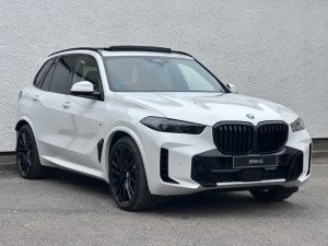 BMW X5 3.0 M PAKET PRO HED UP PANO SKY FUL