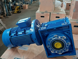 ELEKTROMOTOR SA REDUKTOROM 1.5kW 46obrt.