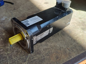SERVO MOTOR