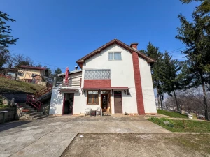 Kuća pr+1+pk Osijek-Blažuj 250m2, i 2.700m2 zemljišta Ilidža