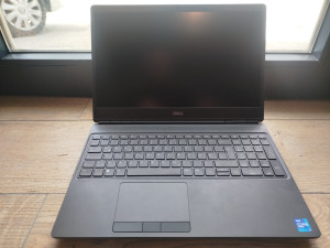 Laptop Dell Precision 7560 u dijelovima