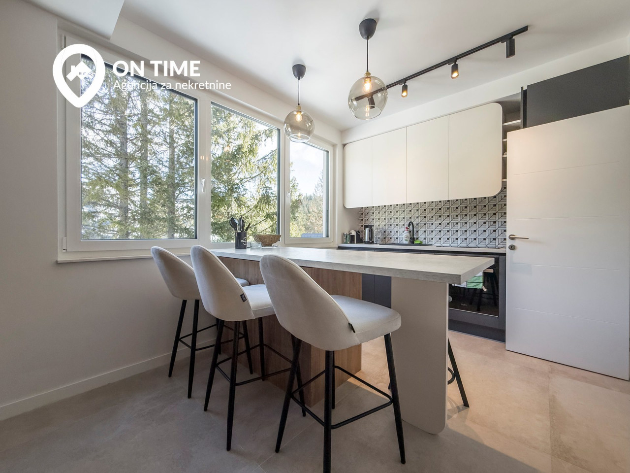 ON TIME prodaje: Luksuzan apartman Jahorina - Dvorišta 13