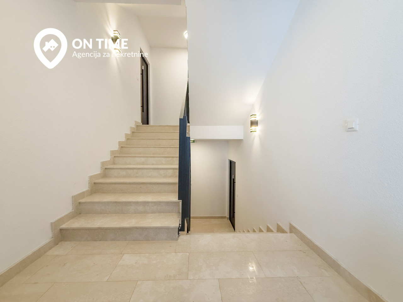 ON TIME prodaje: Luksuzan apartman Jahorina - Dvorišta 23