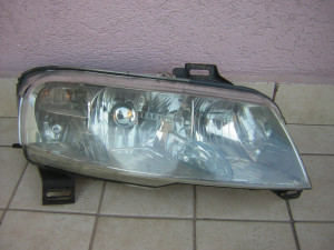 Desni far Fiat Stilo / 4 vrata