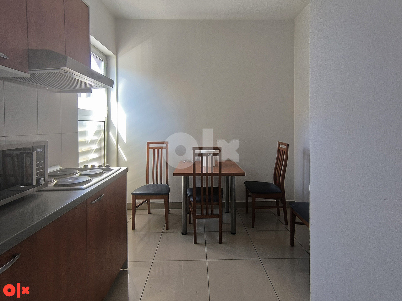 Daje se u najam uredski poslovni prostor površine 220 m2 14