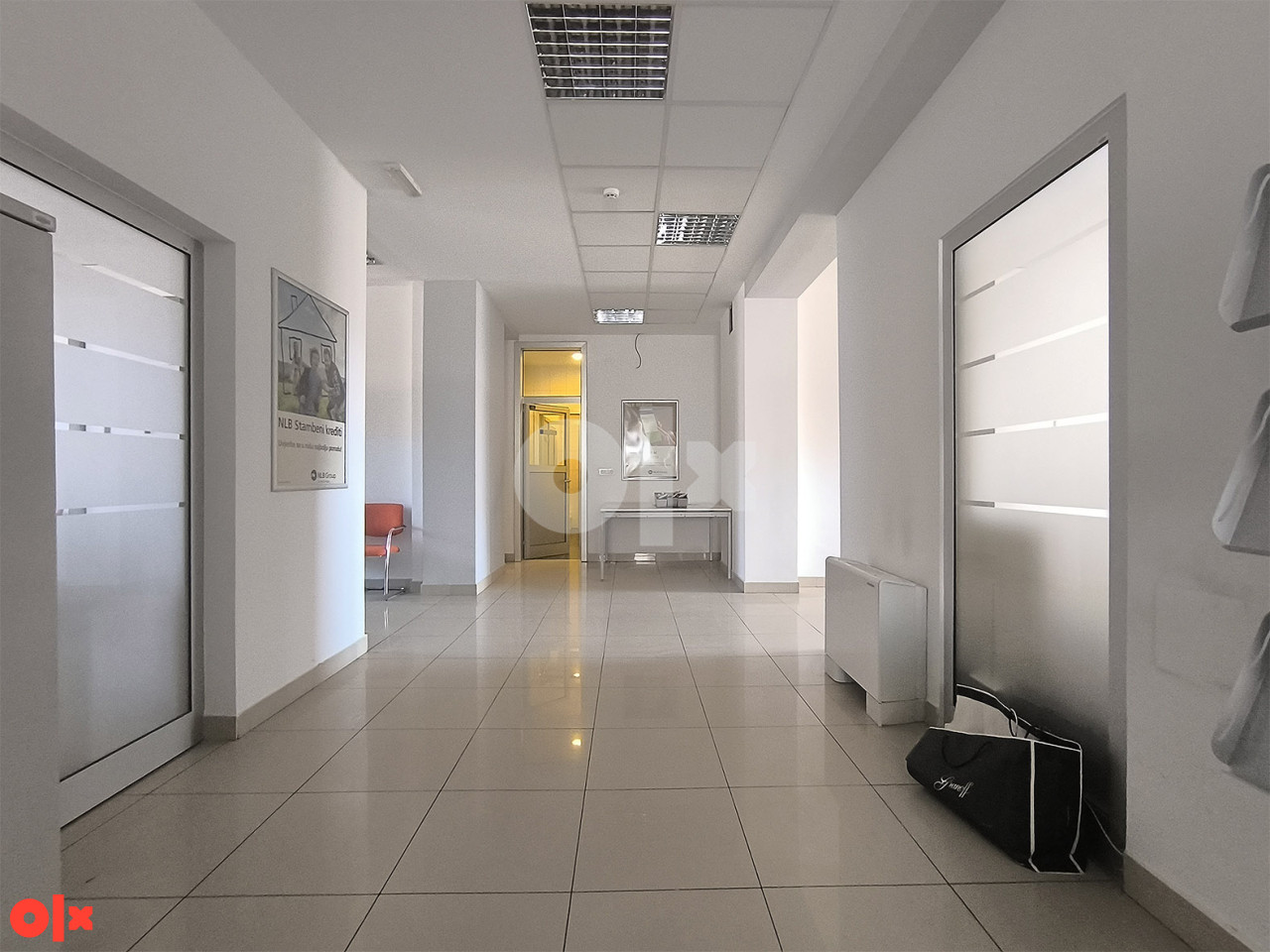 Daje se u najam uredski poslovni prostor površine 220 m2 8