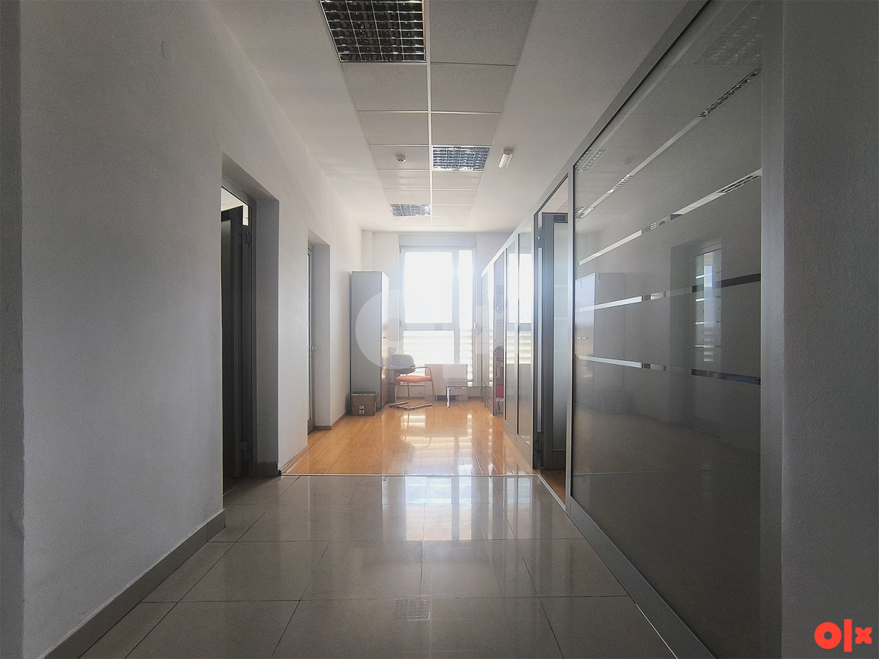 Daje se u najam uredski poslovni prostor površine 220 m2 9