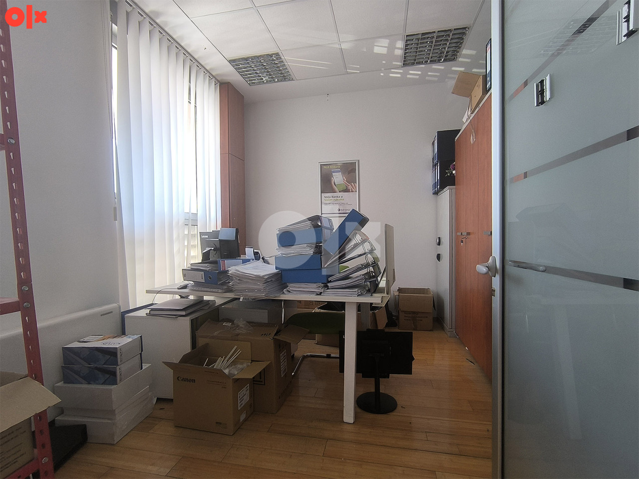 Daje se u najam uredski poslovni prostor površine 220 m2 7