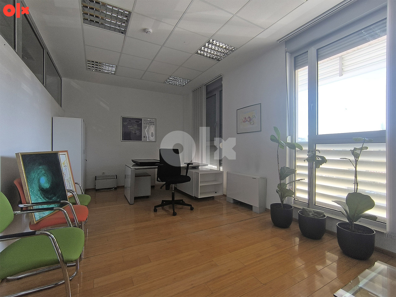 Daje se u najam uredski poslovni prostor površine 220 m2 2