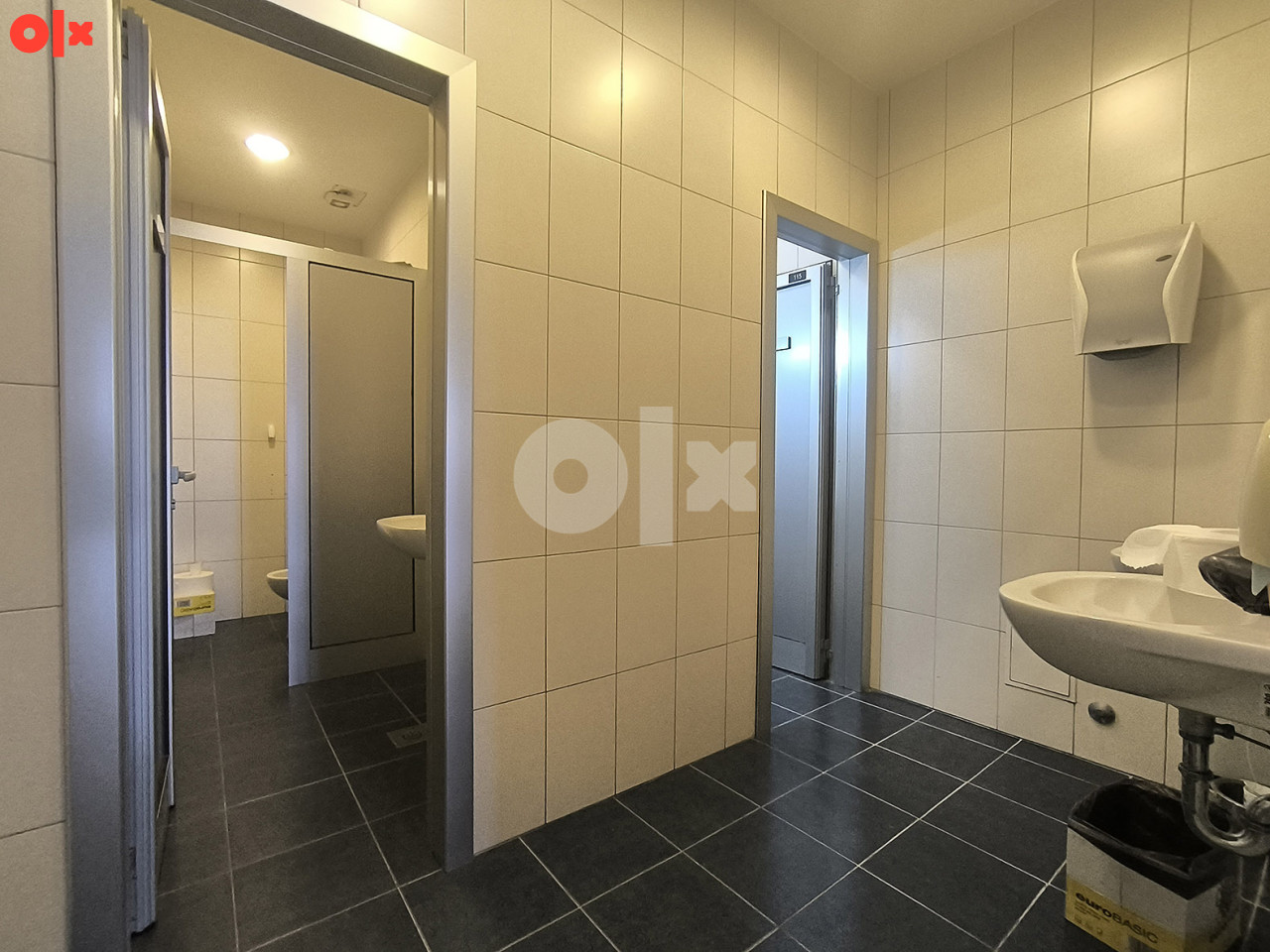 Daje se u najam uredski poslovni prostor površine 220 m2 15