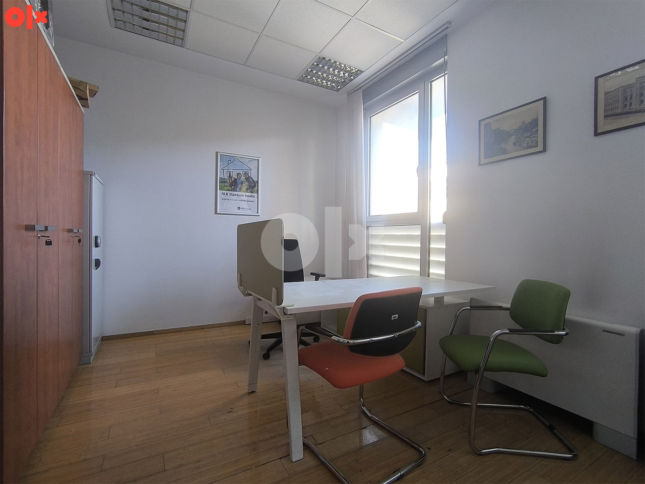 Daje se u najam uredski poslovni prostor površine 220 m2 4