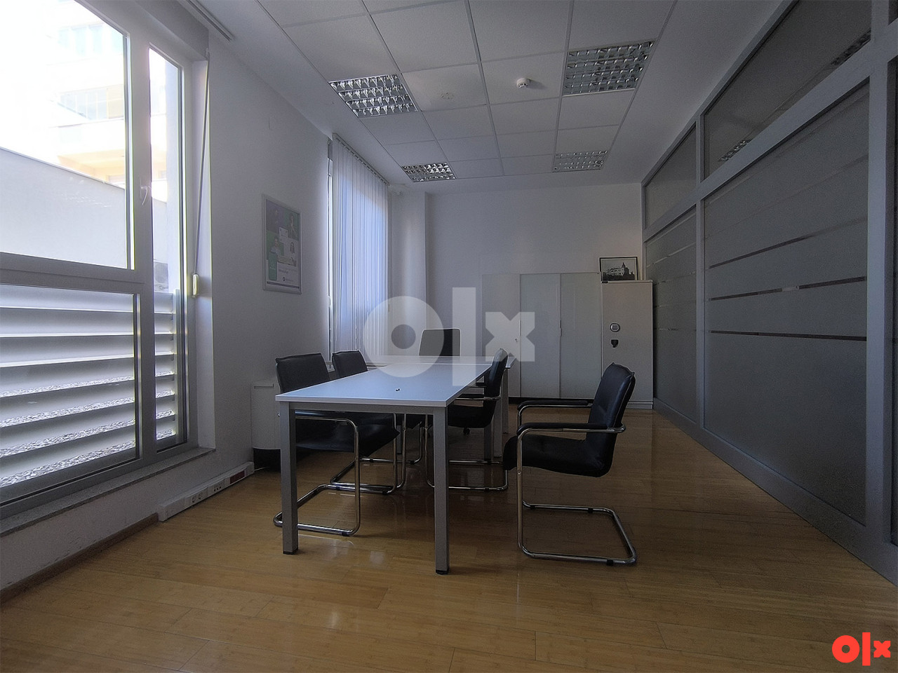 Daje se u najam uredski poslovni prostor površine 220 m2