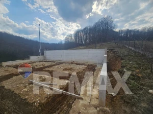 Plac 553m2 spreman za izgradnju kuće/Lauš