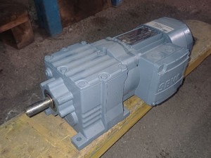 ELEKTRO MOTOR SA REDUKTOROM 0.18kw