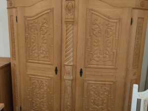 Ormar hrast puno drvo