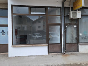 Poslovni prostor Živinice 30m2 Iznajmljivanje Najam  **061412226